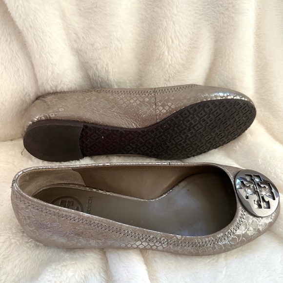 Tory Burch Silver Textured Flats - Picture 4 of 8